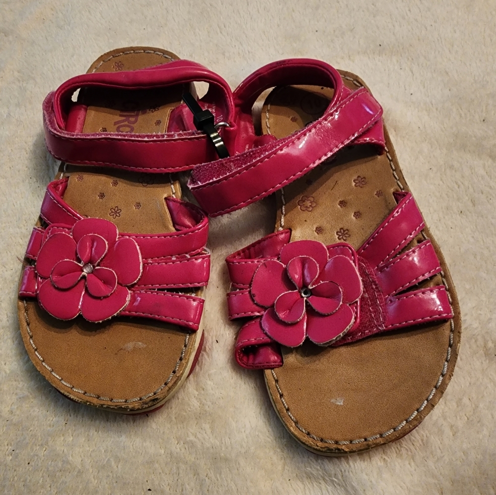 Girl's pink sandals